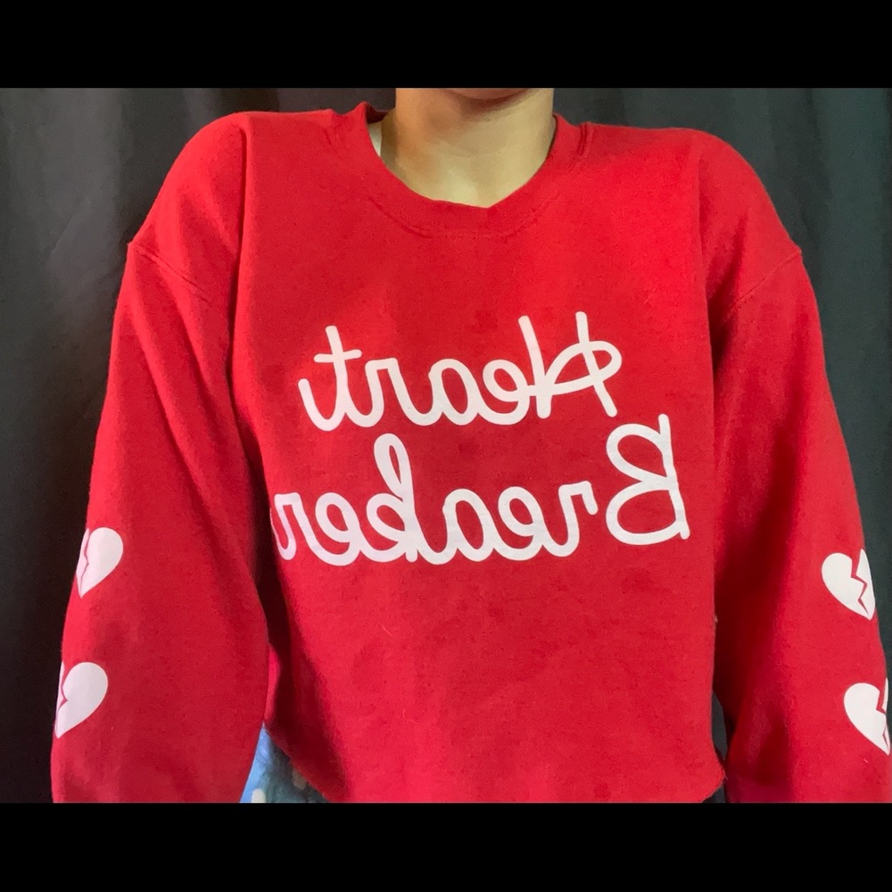 Heart breaker graphic sweatshirt